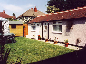Harman Suites 1 & 2, Self-Catering Apartments, Near City Centre, Leeds