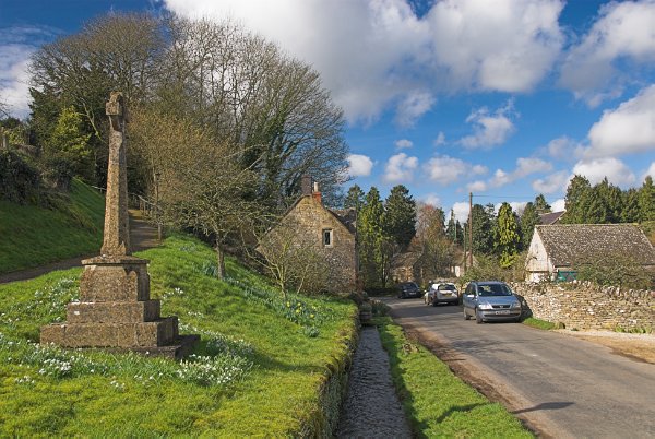 Photo Compton Abdale  Gloucestershire  Oswald Church  village scene