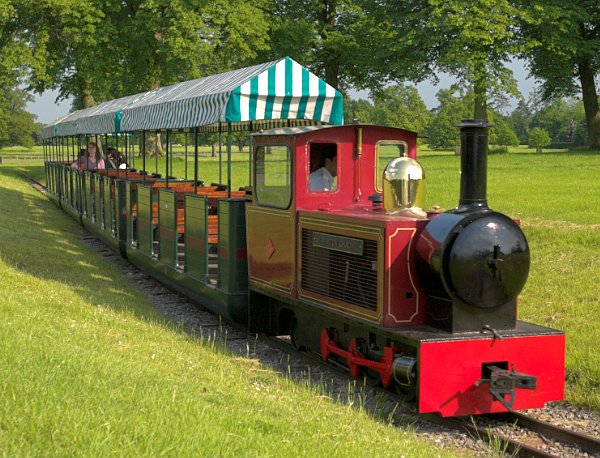 Blenheim Palace Photos, miniature railway