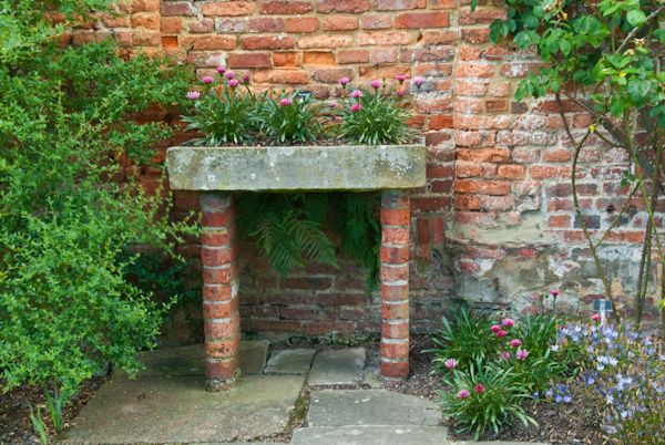 Sissinghurst Castle Garden - History, Travel, and accommodation information