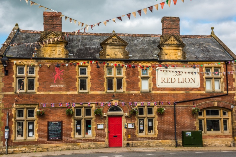 The Red Lion pub in Beaminster
