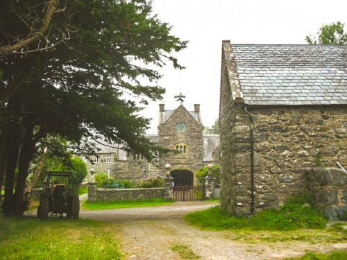 Cors-y-Gedol gatehouse (c) Eric Jones
