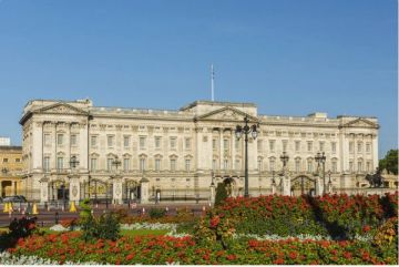 Buckingham Palace, London Prints